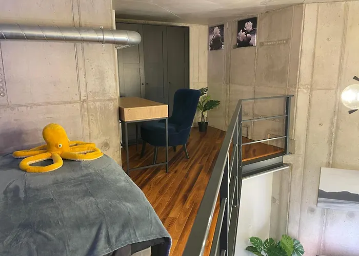 Modern Loft In The Middle Of The City, Parking Space, Tv Game דירה *